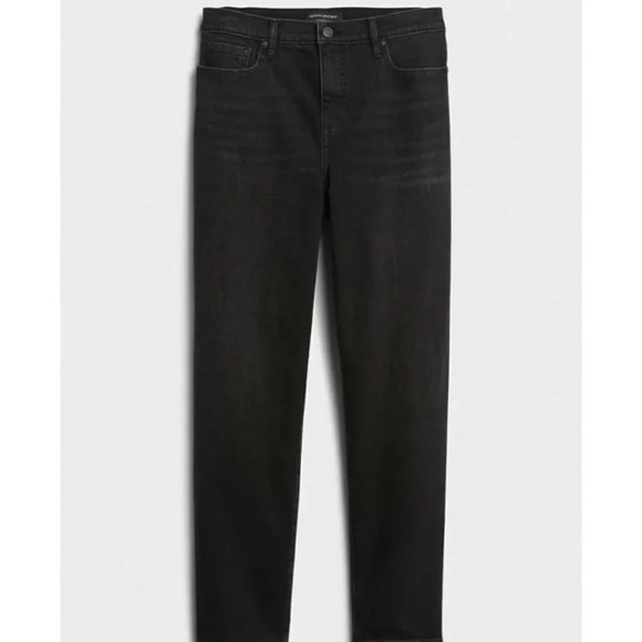 Banana Republic High-Rise Black Wash Straight Jean - Picture 10 of 16